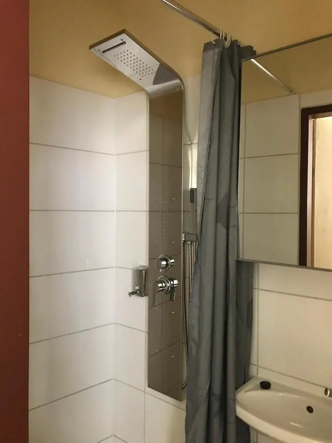Viktoria Artur Hostel Vienna 0*,  Austria